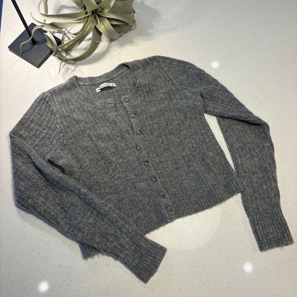 Abercrombie cardigan